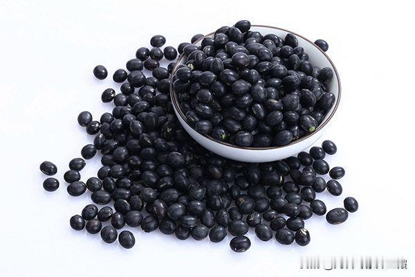 春季给孩子补钙助力长高，多吃6种食物
 
1、黑芝麻
每100克的钙含量高达80