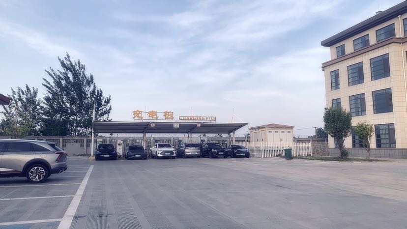 #五一高速充电依旧排队#假期在齐鲁大地转了一圈，在路过服务区的时候特意看了一下充