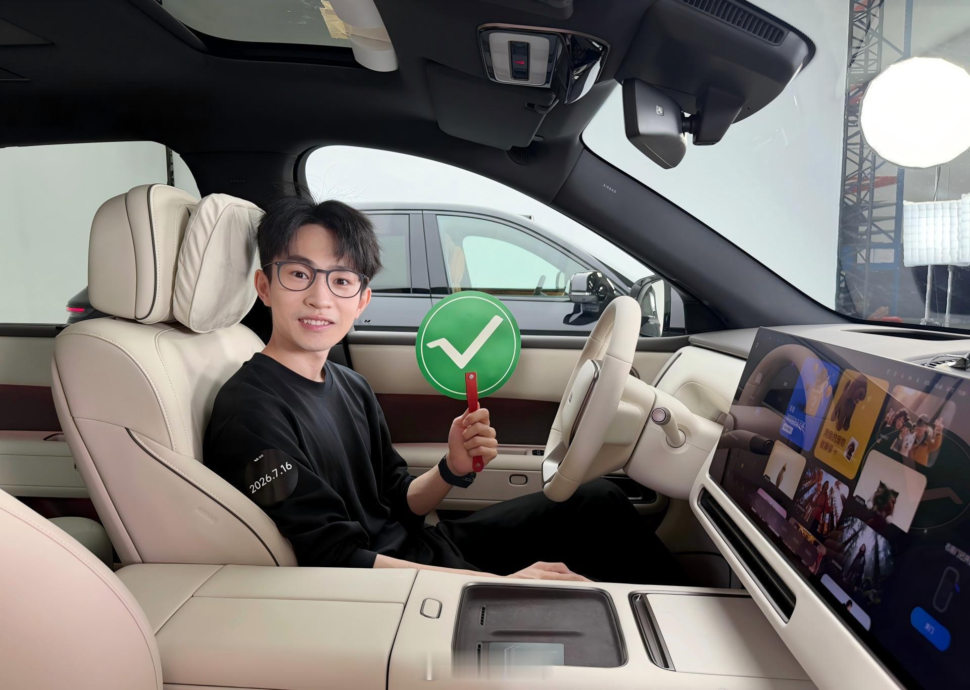 何同学的理想是L6 刚看理想L6发布会，何同学上台说了句“我的理想是L6”，这波