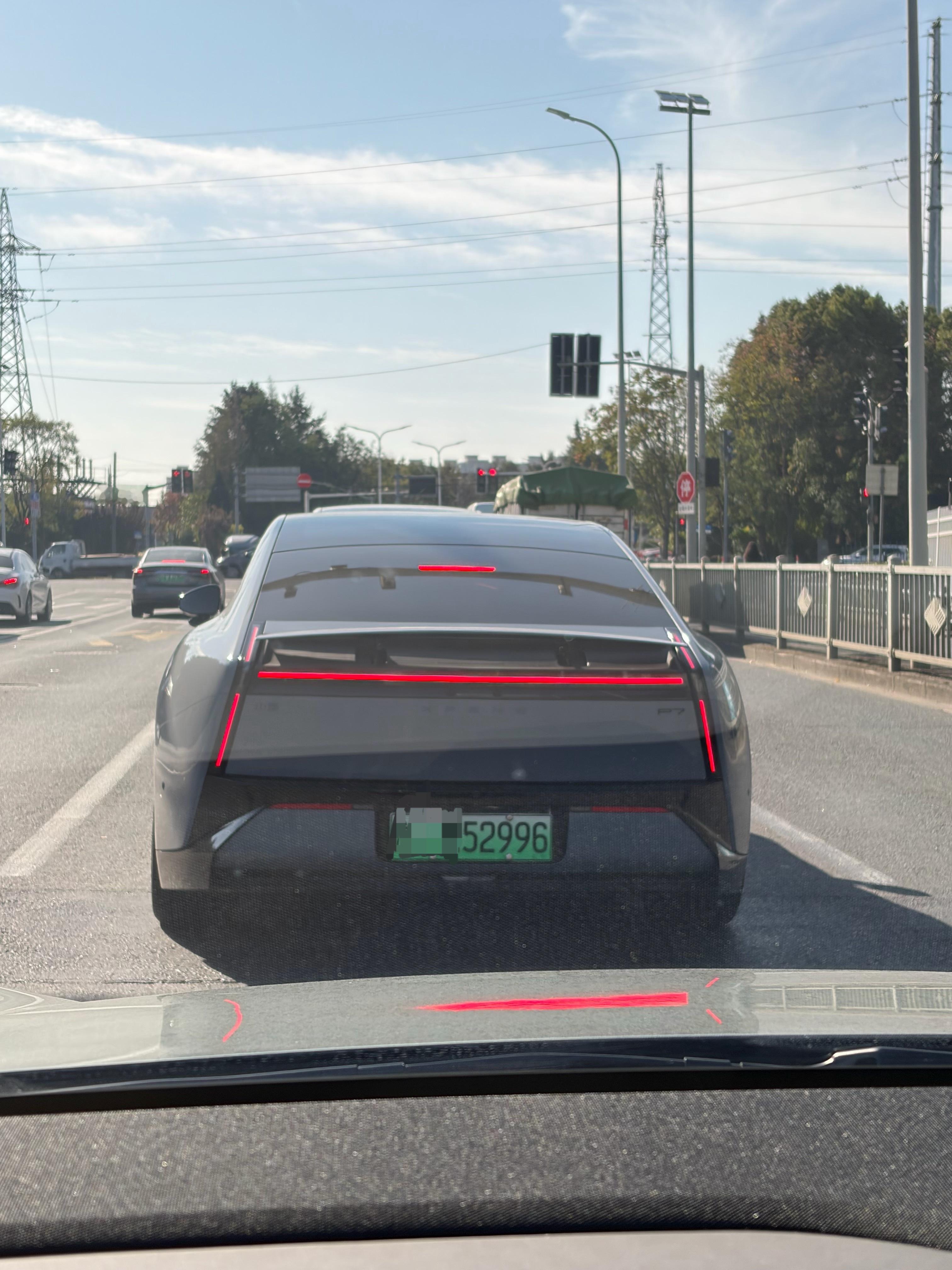 周一大早上的，这小鹏新P7车主真的太热爱工作了吧。52996。我爱996下次搞个