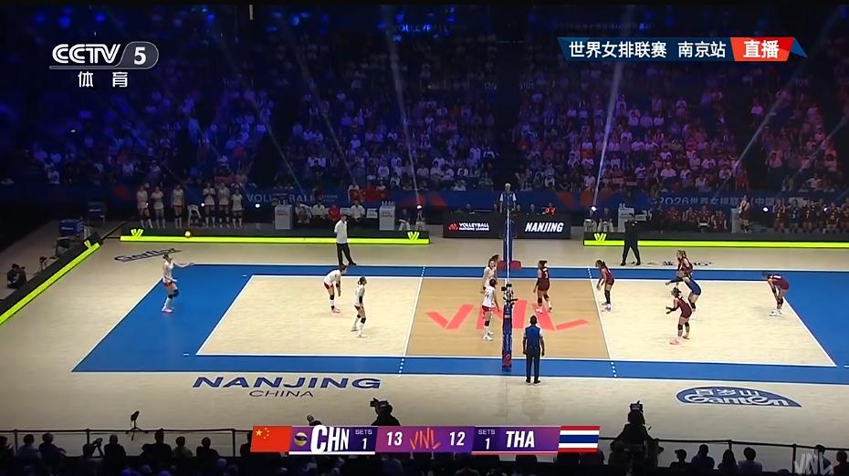 五局鏖战破僵局！女排啃下泰国拿下赛季首胜，逆风翻盘给新生代练出底气

南京主场，