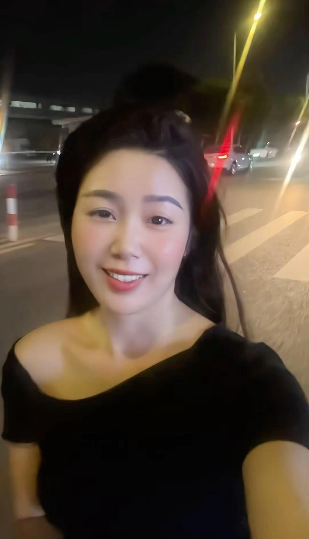 上班是生活，下班是人生，最轻松的时刻，莫过于结束了忙碌的一天，下班的路上，有灯光