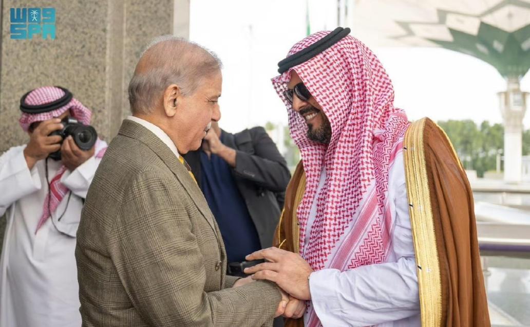 保护费收到手软！中东多国开始给巴基斯坦主动交钱，真正拿保护他们的不是美国，而是坚