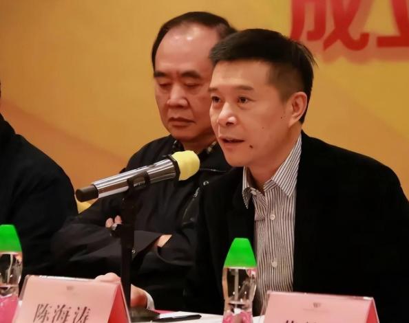 陈海涛出手阔绰！广东男篮在主场如愿击败山西男篮后，陈海涛携带家人在第一时间进入自