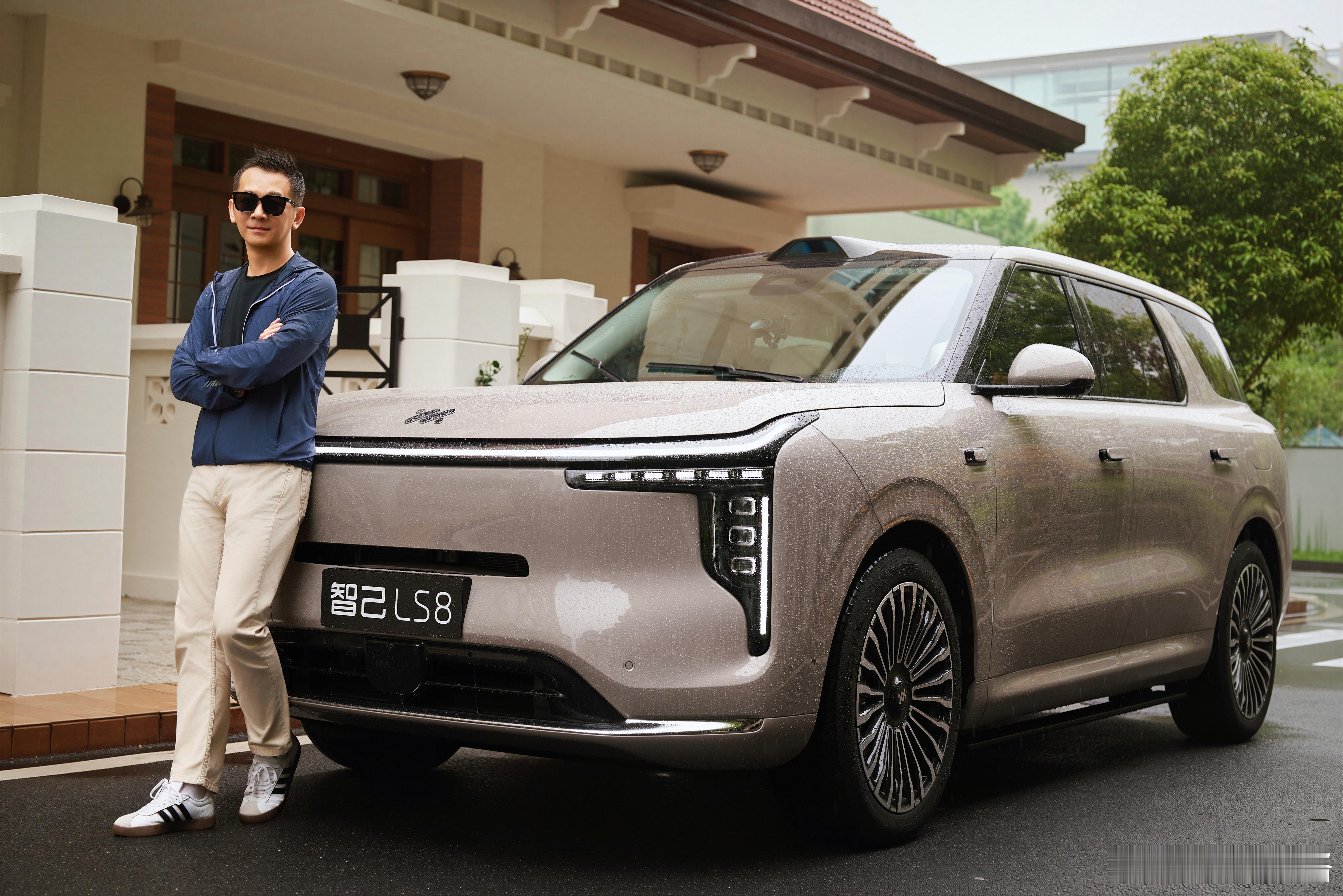 雨是下了一整天，视频16日发。先讲结论，向来对智驾无比挑剔的我，这是第一次不自觉