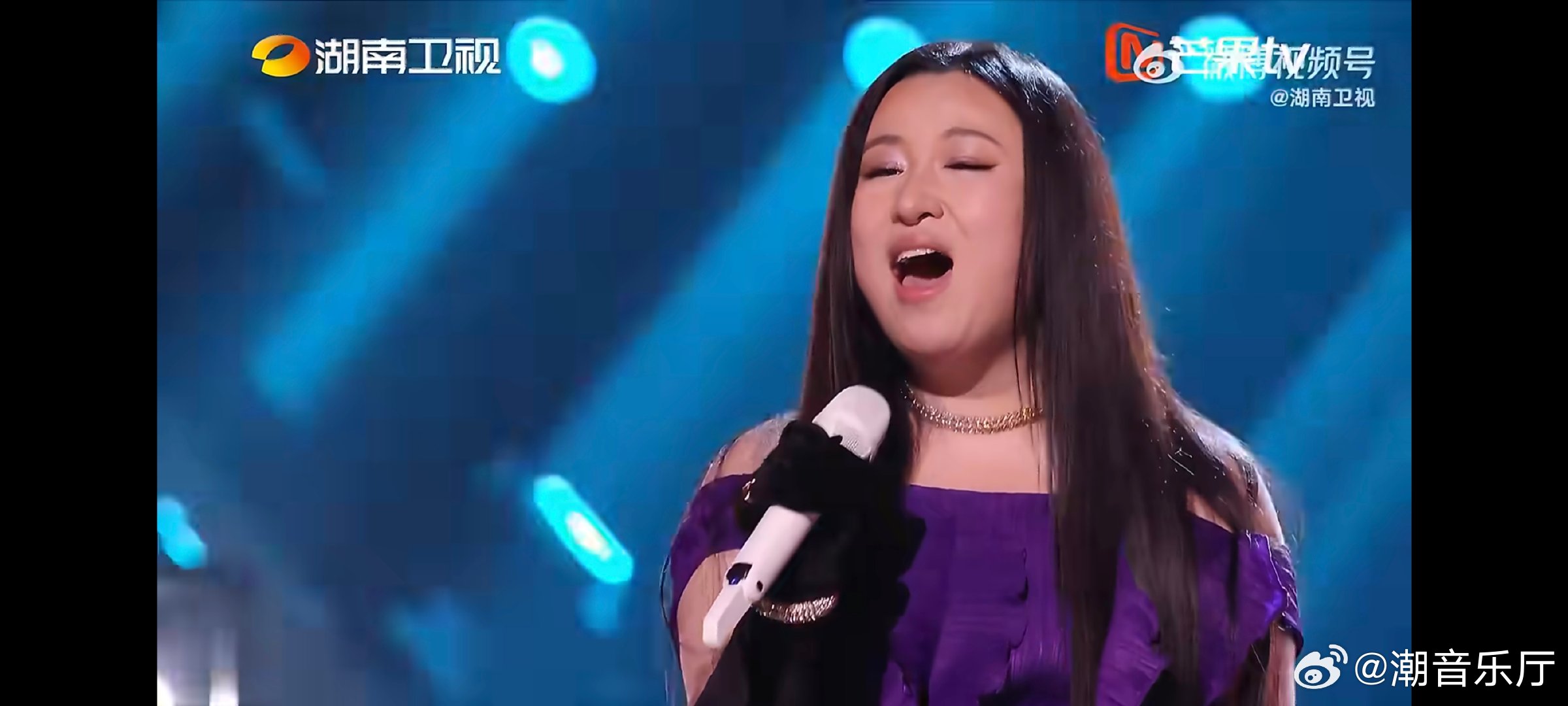 锤娜丽莎飙高音舞台上的两人状态松弛又极具感染力，全程元气满满活力四射，用极具感染