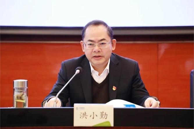 洪小勤被开除党籍，通报里最扎眼的不是“巨额财物”，而是那句“十八大后不收敛、不收
