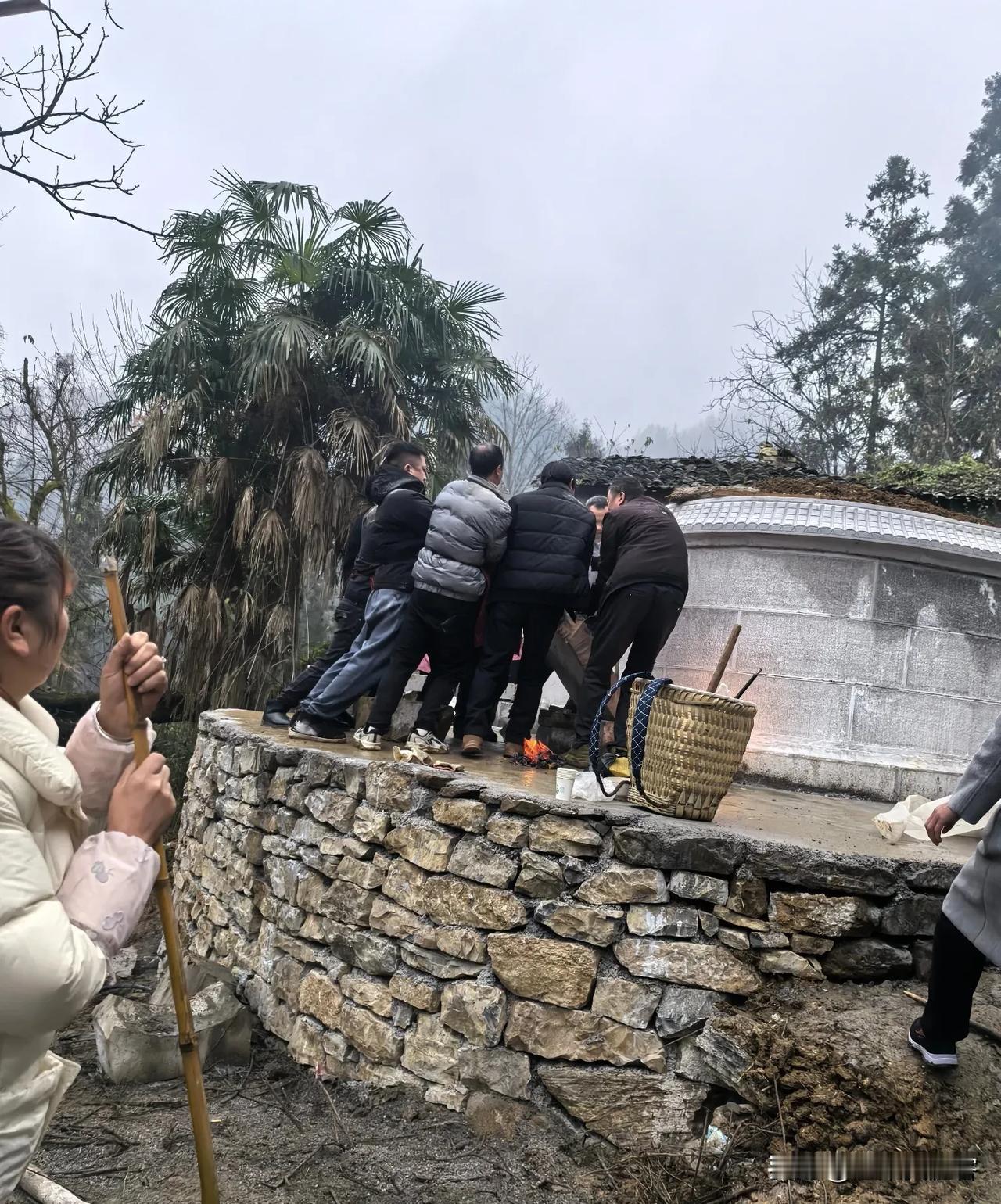 四川的工友回老家完成了一件大事儿！