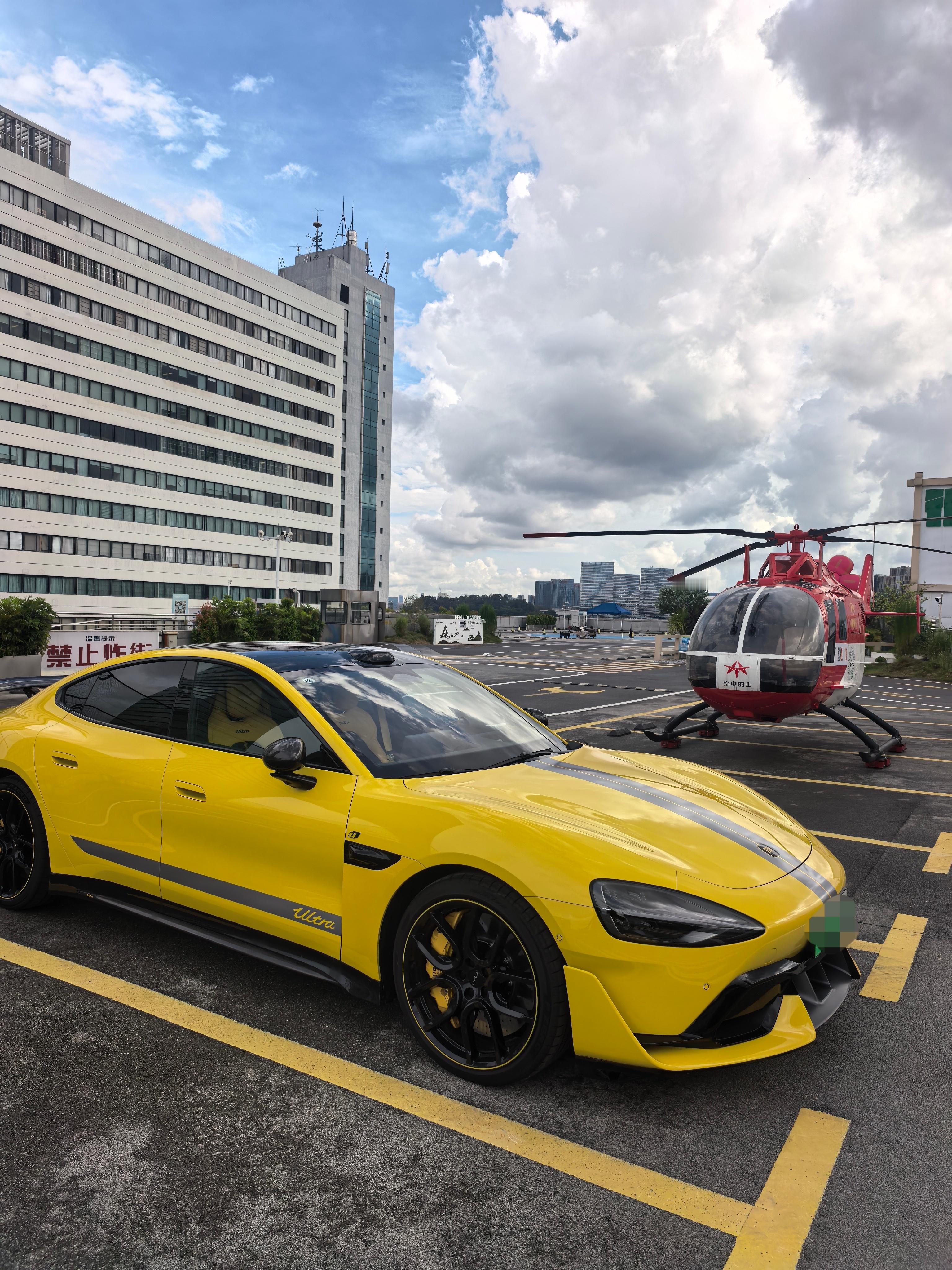 小米su7空中的士私人飞机公务机  ​​​