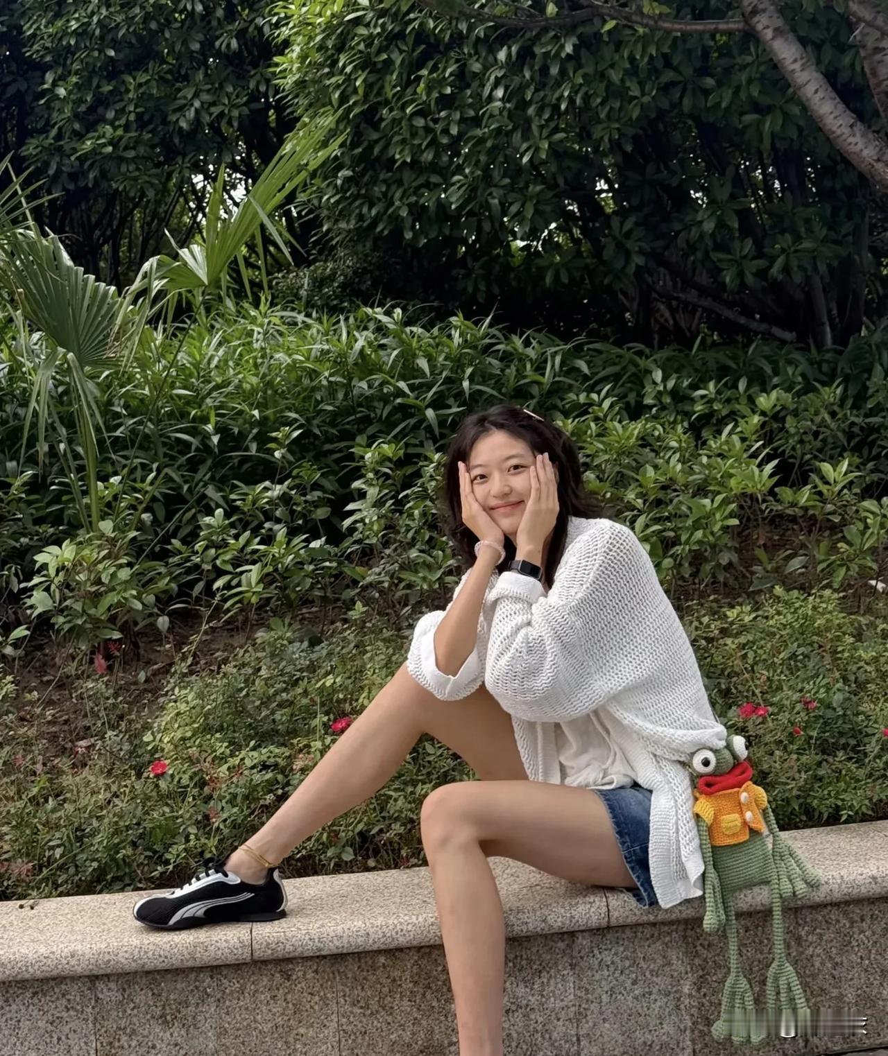 其实我感觉孙千的长相和气质偏氛围感 了，就是时丑时美的哈哈哈。

因为我看过她挺