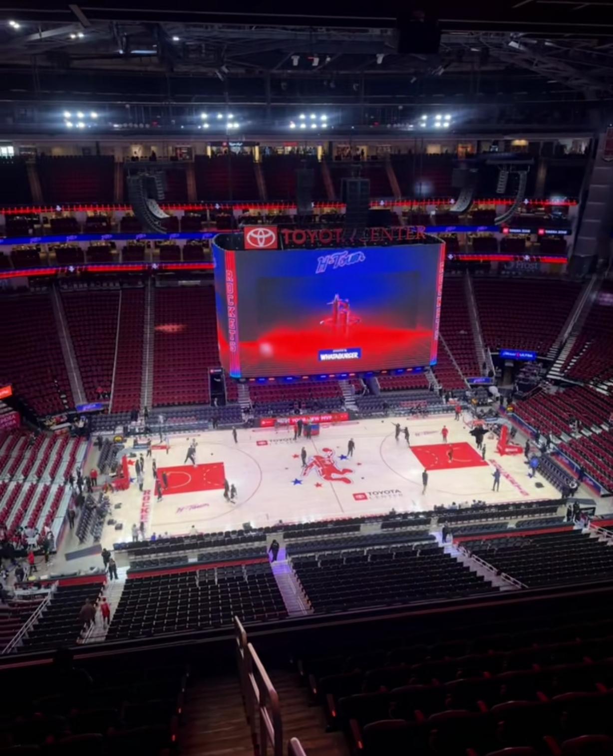 丰田中心这场景明天这里是个啥情况哈没人知道心里没底🤔绿凯这场比赛弄的防线崩溃。