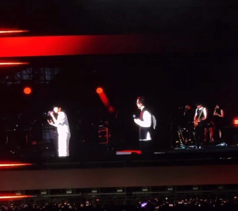 成龙林俊杰唱真心英雄成龙林俊杰真心英雄成龙林俊杰唱真心英雄！好听！林俊杰音乐节 