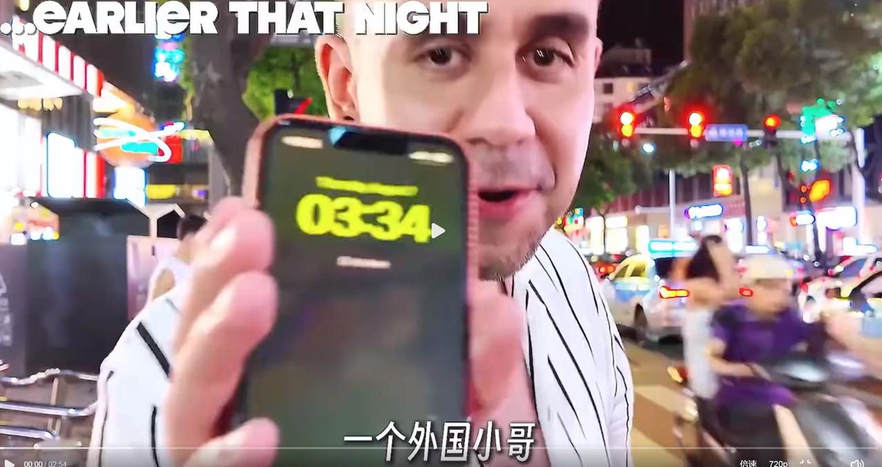 【长沙人是瞒着我们进化了吗】
凌晨两三点长沙街头人潮滚滚。
长沙人真的不用上班吗