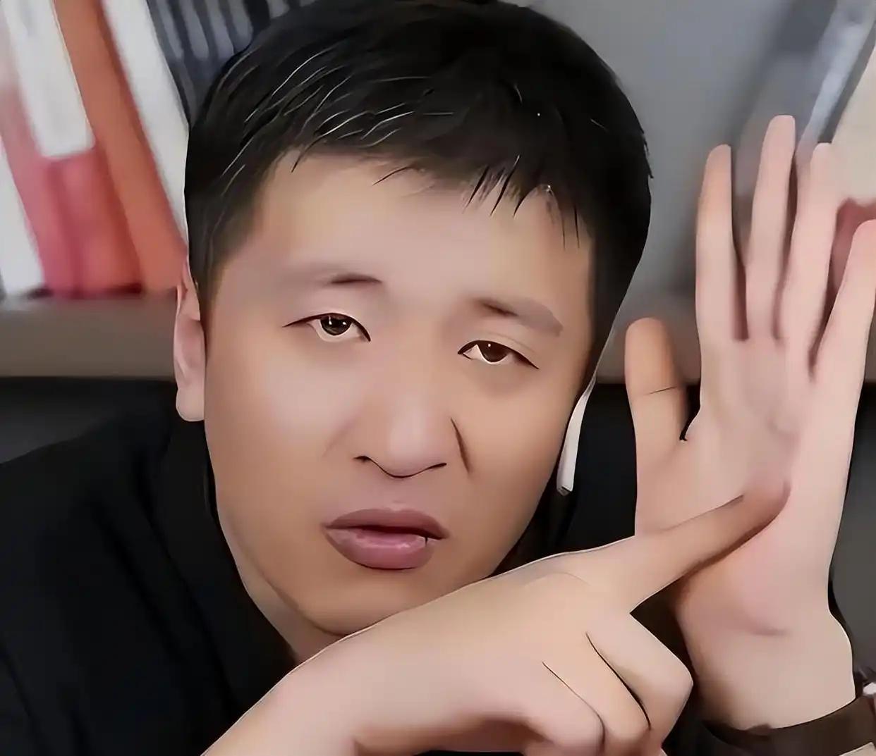 张雪峰说了一句话，
3年后应验了。
 
"学硕在消失，专硕在涨价。"当时没人信。