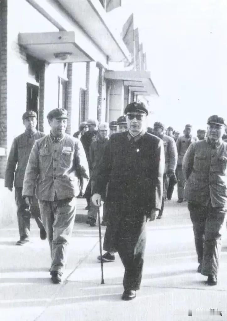 1966年10月27日，中国在本国国土上成功进行了首次导弹核武器（即“两弹结合”