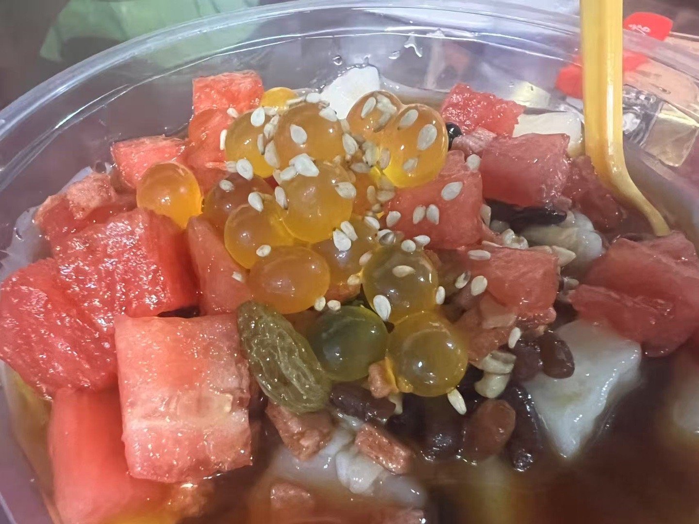 来成都就得干饭啊，连盘子看起来都特别有食欲，而且成都随便找一家餐馆都好吃，我可太