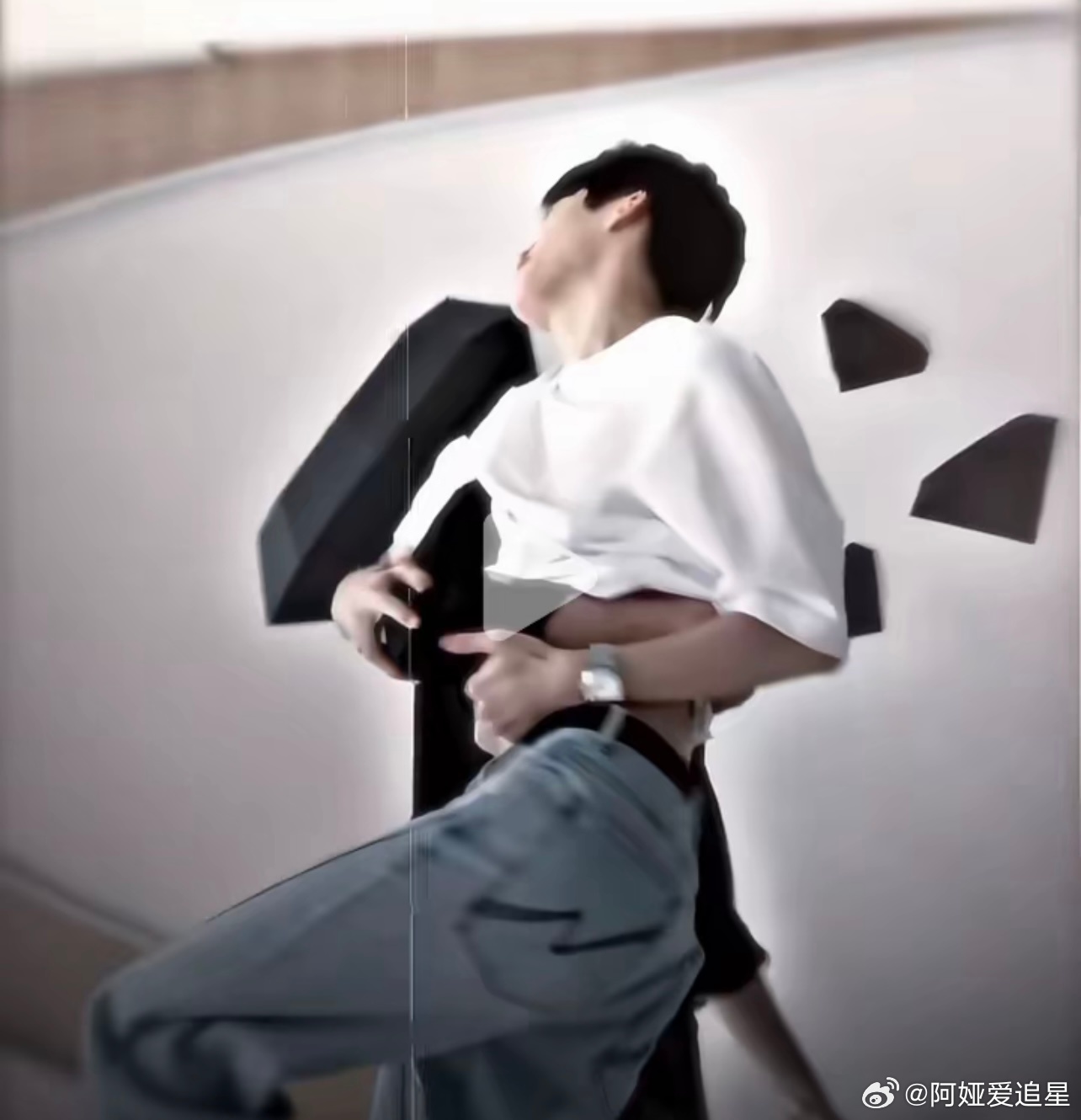 梓渝这个裤子剧里穿过，田栩宁抱他的时候，口袋一模一样[哆啦A梦吃惊][哆啦A梦吃