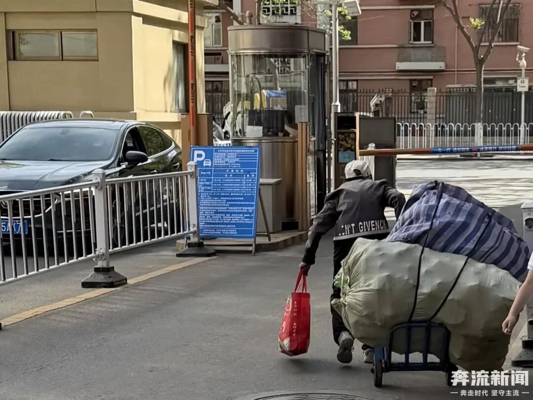 【硕士论文答辩中致谢学校默许拾荒老人进校，当事人回应】#当事人回应论文答辩致谢学