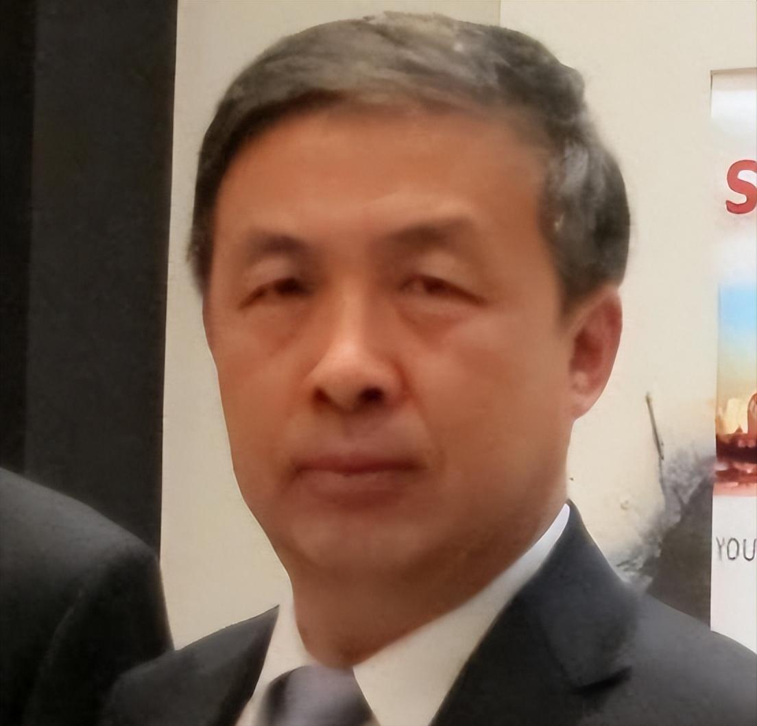 “中国现在向美国投降还来得及！再晚就要‘跪着’了，”几年前，中国专家马臣公开宣称