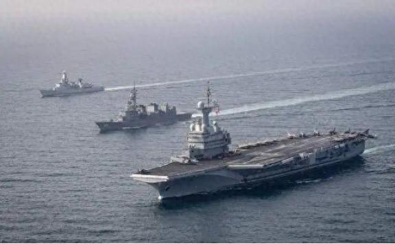 美国，为什么不敢打了？很多人以为，2016年南海的两艘美国航母，是“主动撤退”。