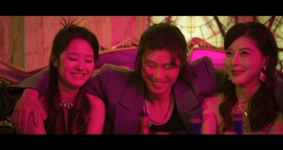 李二牛爆改霸总当卧底这还是我认识的李二牛嘛！叶斯的侄子身份居然是伪装出来的卧底，