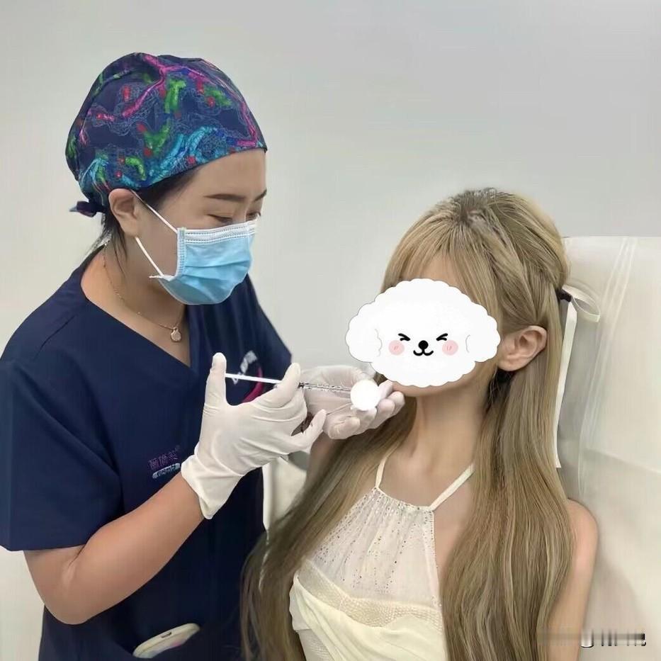 果然还是女人更懂女人

我问女朋友

女生做医美有被暴露隐私的风险，为什么还有那