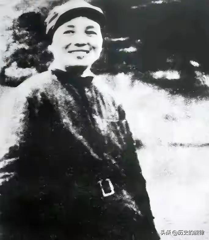 1937年西宁女俘营：叛徒指认红军女将，敌军官攥住她双手厉声喝令：快滚！
 
那