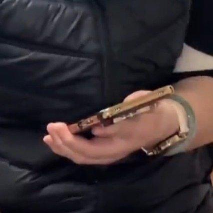 70岁的江阿婆原本是个连买菜都要讨价还价的节俭老人，却在短短半年里，把全家330