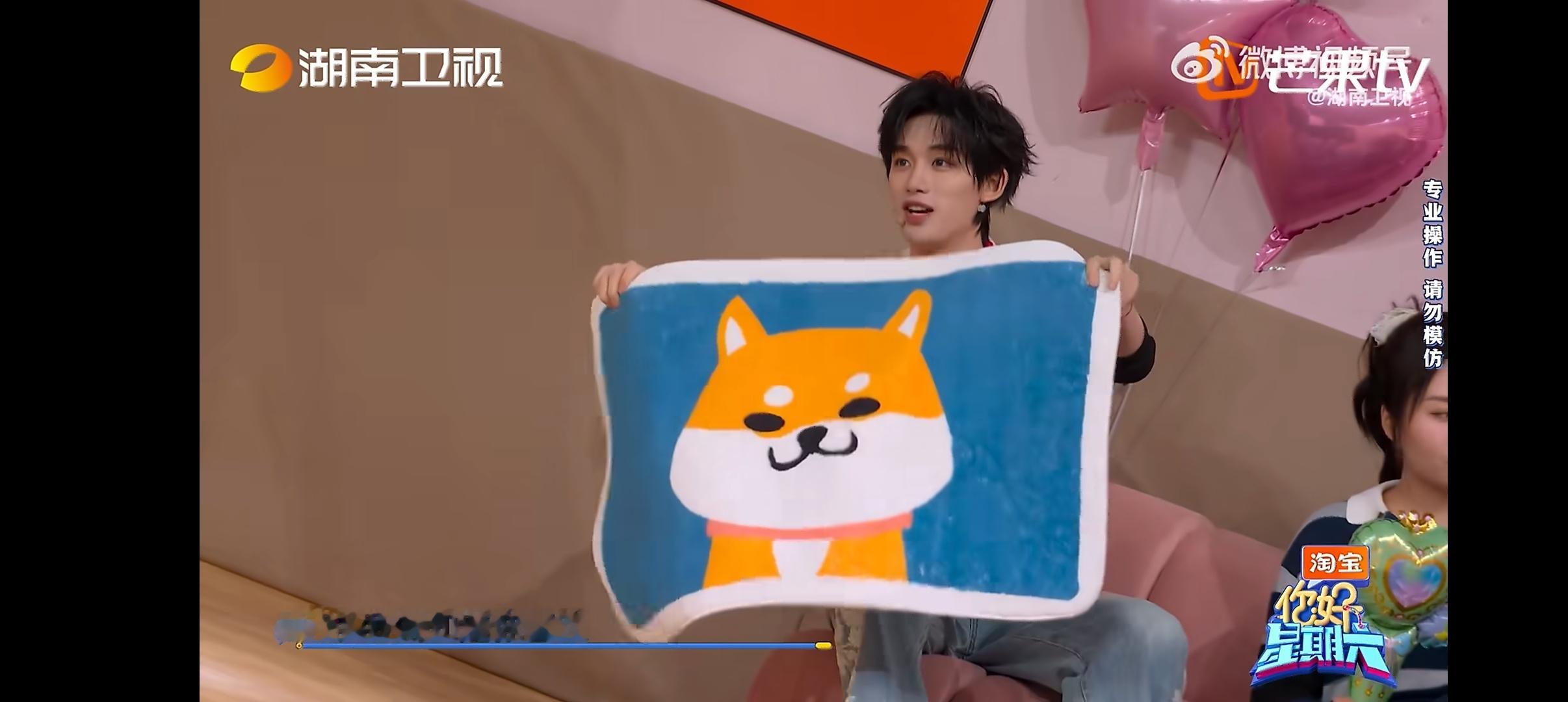 丁程鑫聪明这一块手拿把掐 丁程鑫玩游戏聪明这块，斜坡游戏泽林刁难他让他把地毯铺到