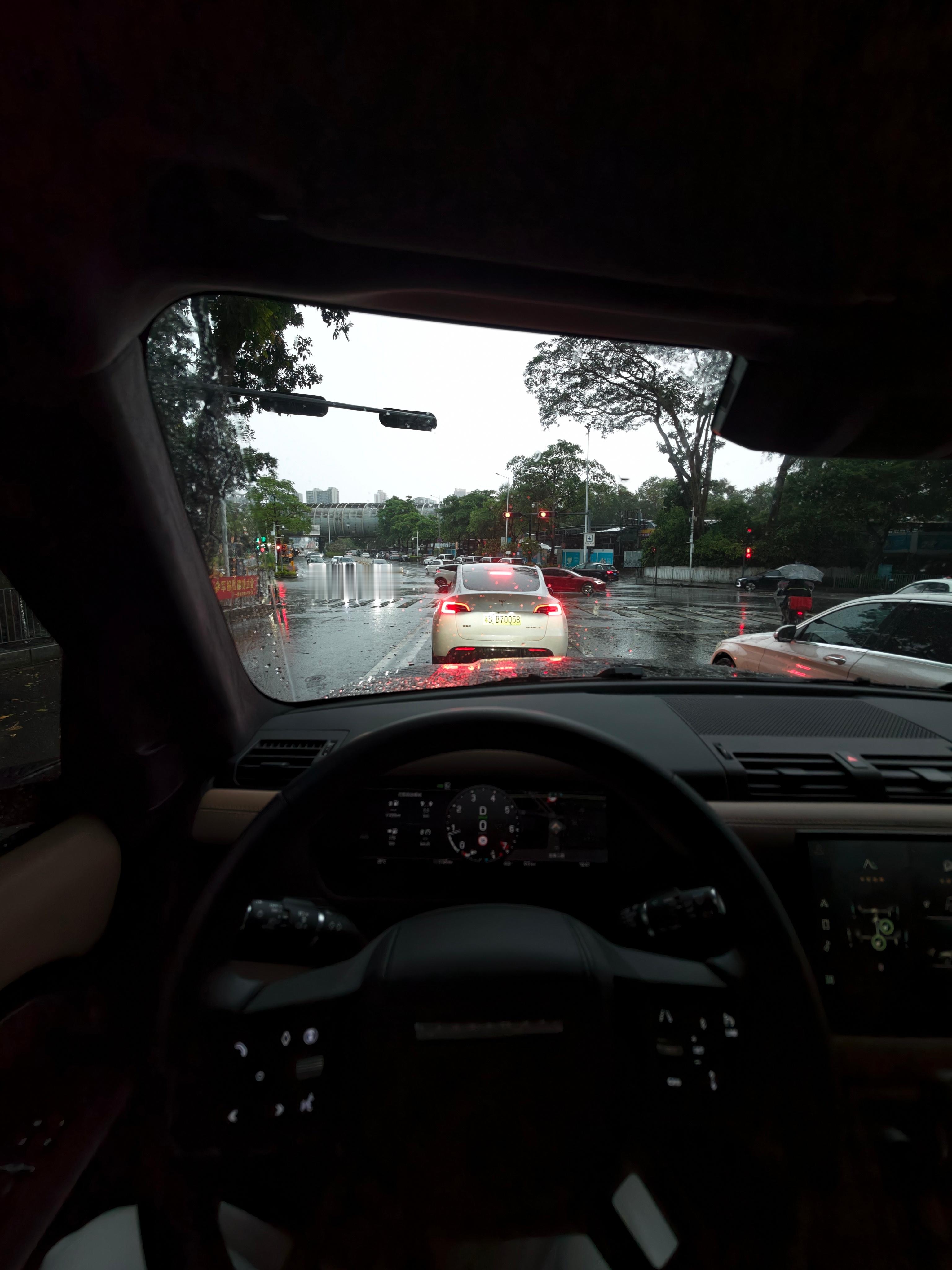 深圳天气唉，我刚回深圳，怎么又下雨啊仔细一查，来台风了 深圳