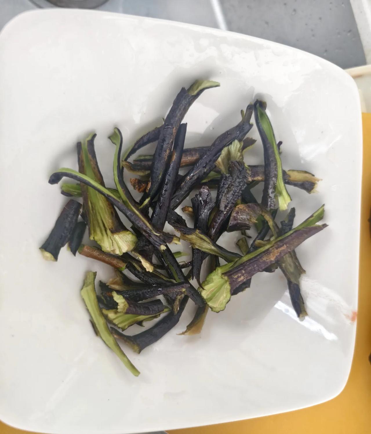 茄子库非常好吃
 
大庆的气温下降很多，昨天晚上插着电褥子才睡个好觉！
    