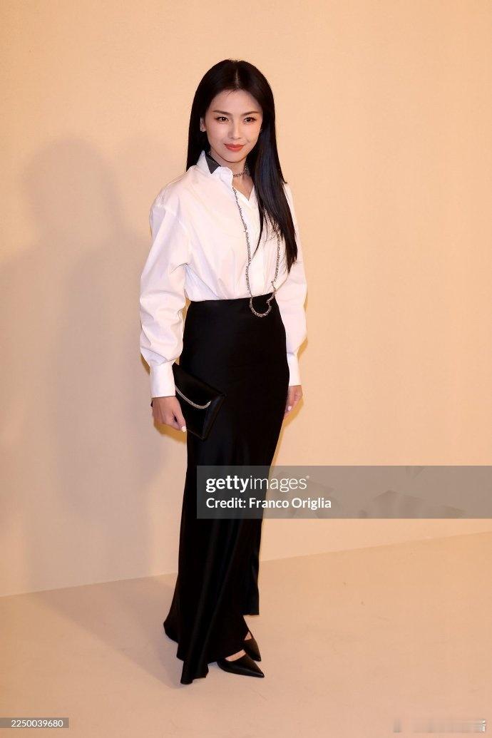 不愧是刘涛！G 社的 “照妖镜” 镜头都能轻松拿捏，怼脸拍无修状态依旧能打，细腻