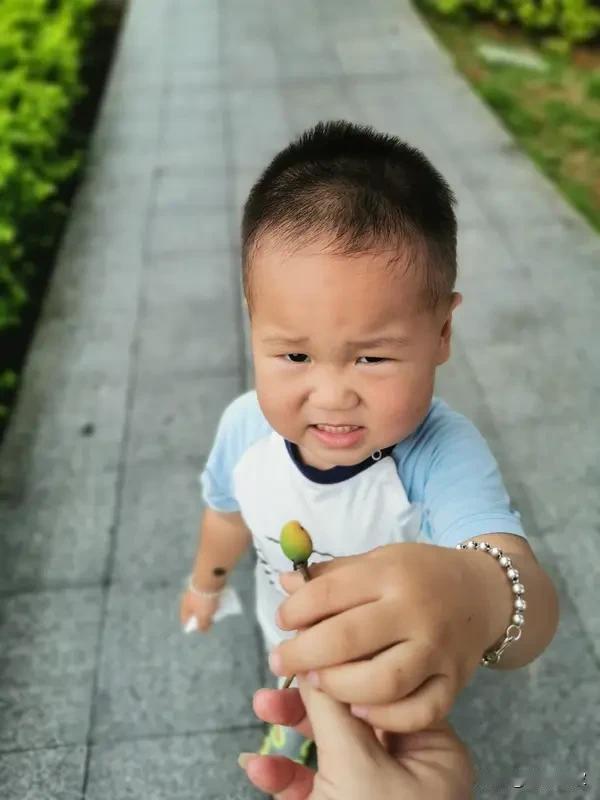 第一次见老婆弟弟，想喊却不知道咋称呼，这尴尬谁懂？这称呼可不止是个代号，背后藏着