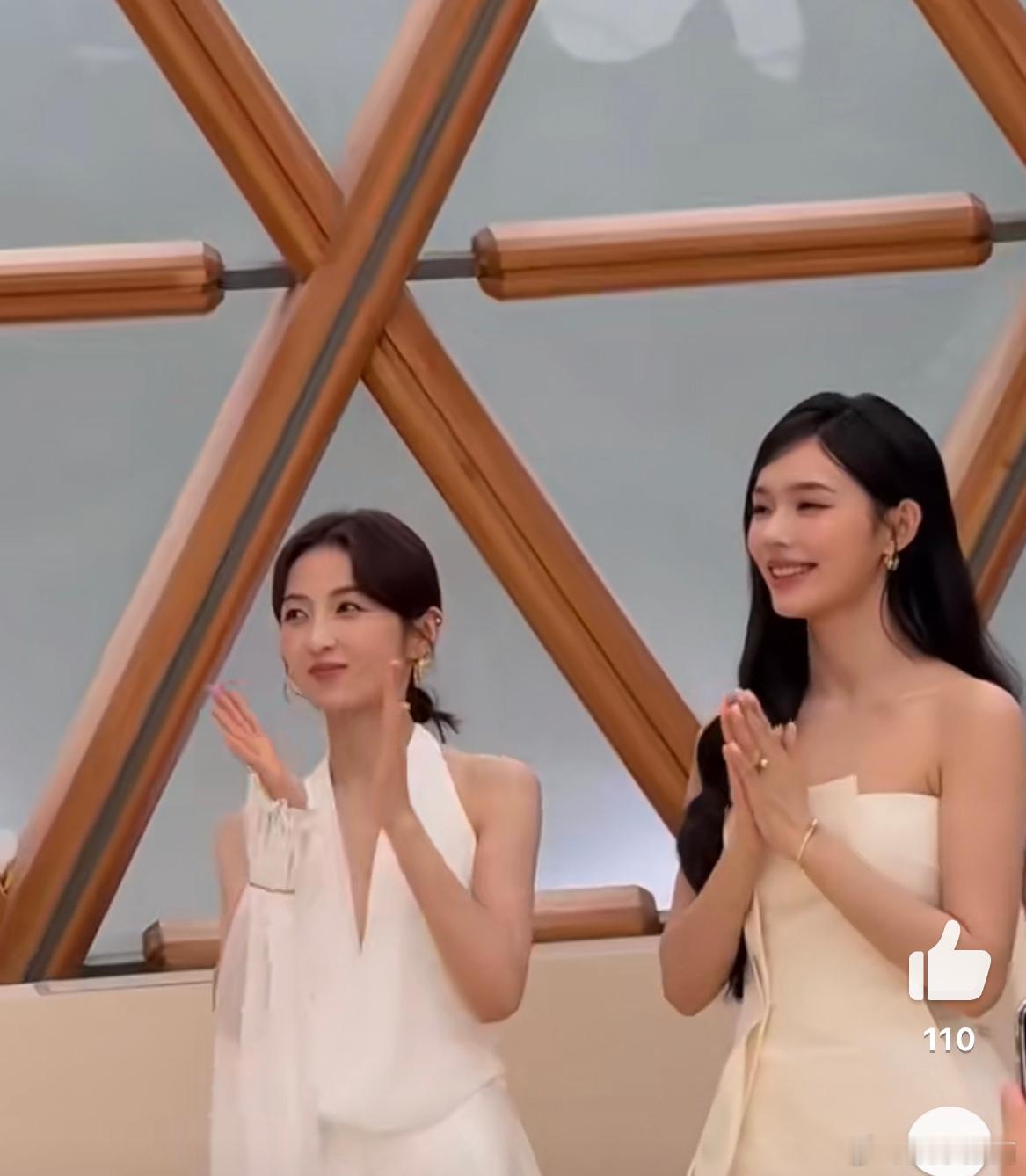 活动同框的张子枫和林允，好可爱的人两位啊[太开心] ​​​