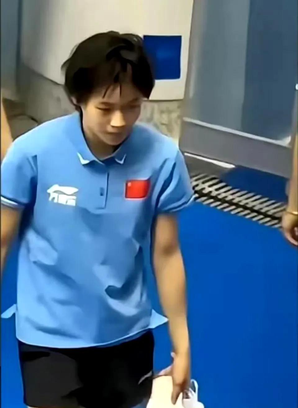 归队后的婵宝，经过一段时间系列的高强度训练后，肉眼可见的显瘦了好多。只能说，这世