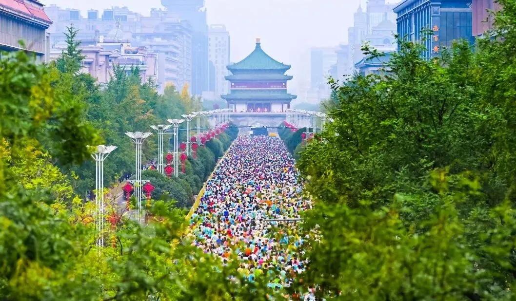 2026西安马拉松，10月18日，永宁门见！3.6万人，从永宁门南广场出发，一路