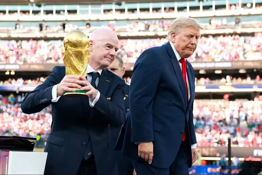 足坛迎来巨大动荡！据英媒talkSPORT独家报道，针对国际足联主席因凡蒂诺的世