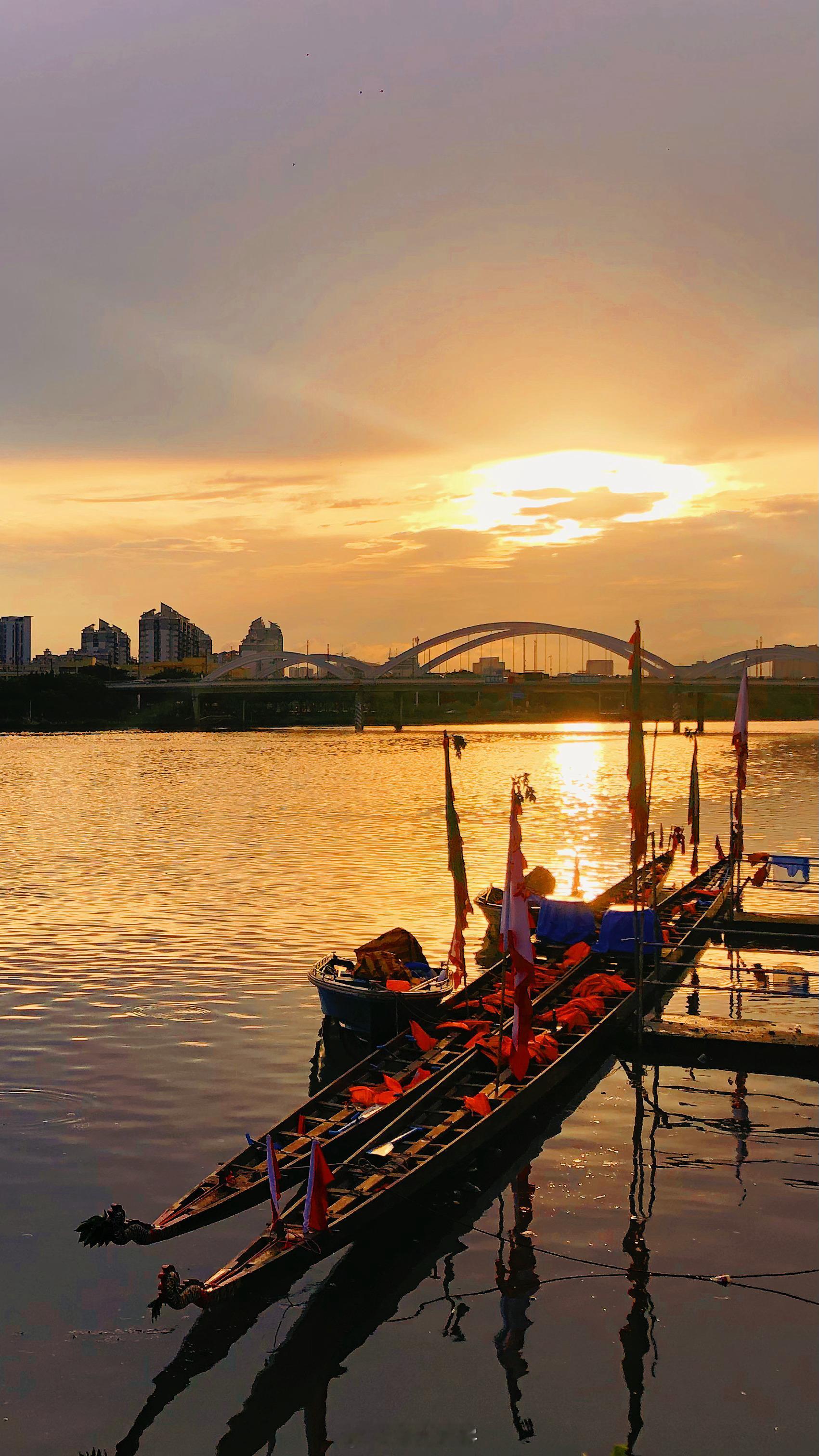 #旅途光影#夕阳下的龙舟！  ​​​