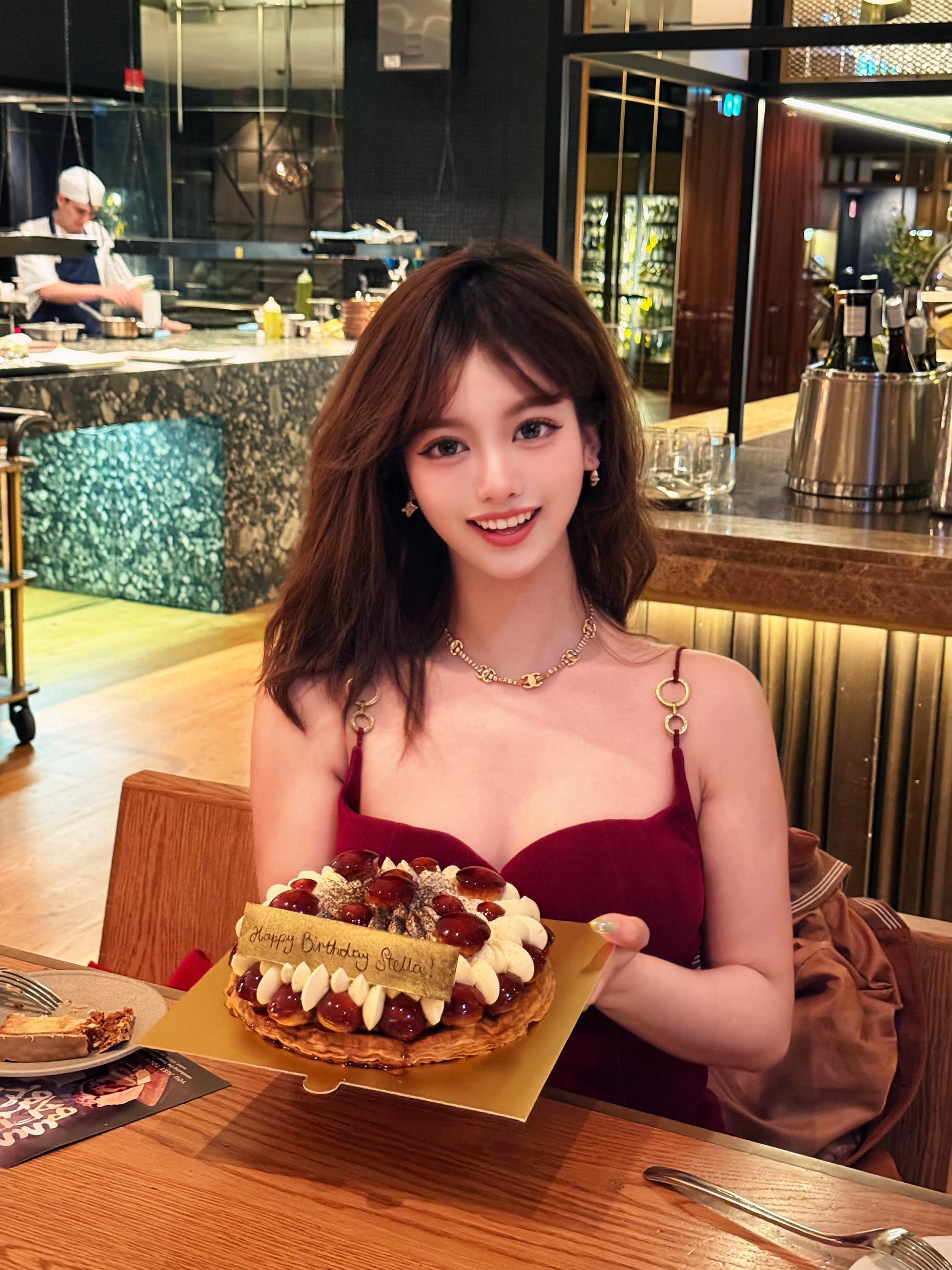 Happy birthday to me 出生在拥抱的季节 幸福像花瓣...