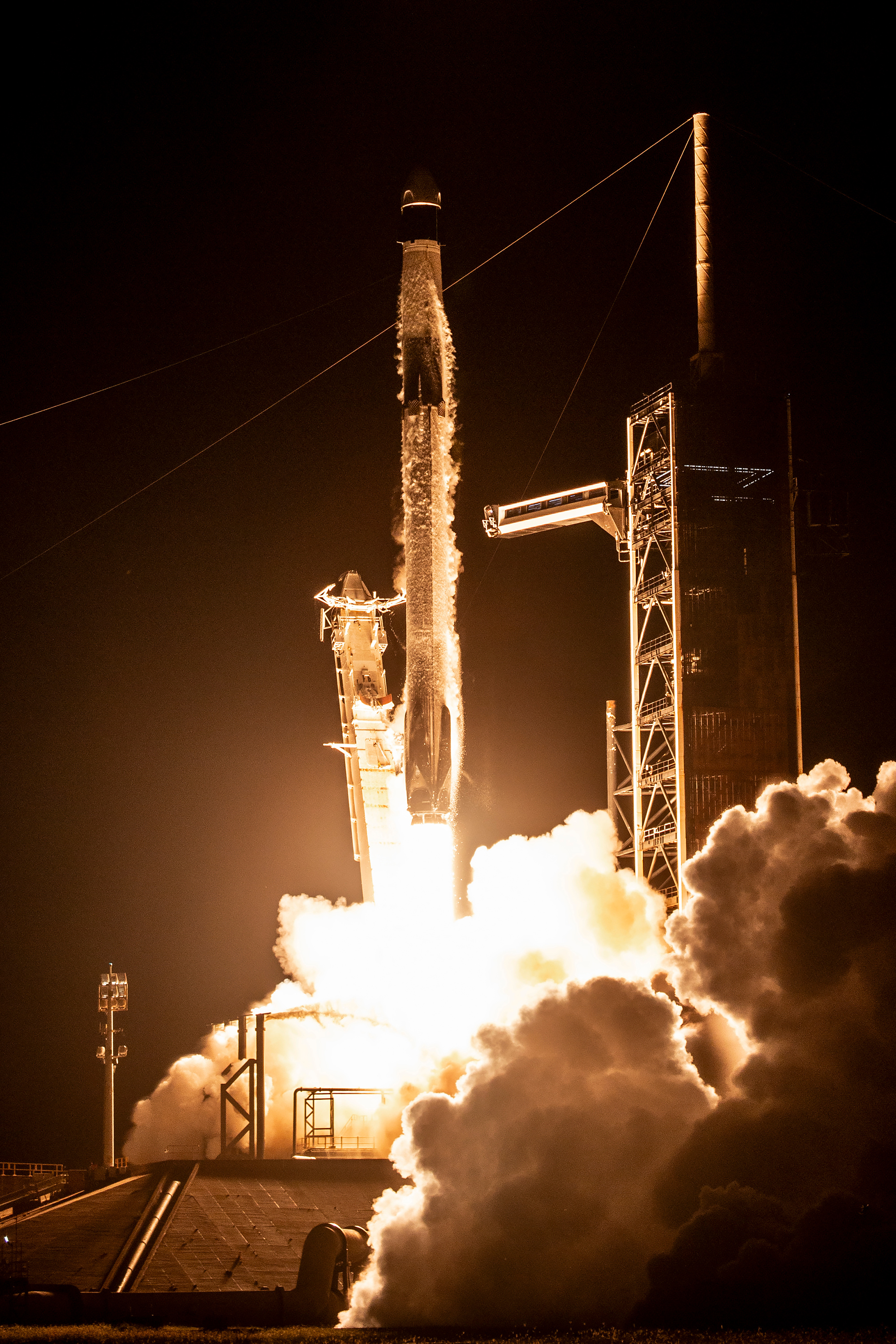 8月21日，马斯克透露：SpaceX今年预计从NASA获得约10亿美元收入，占其