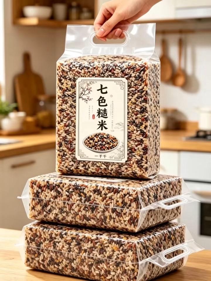 精选东北黑土地产出七色糙米，七种谷物科学配比搭配，多种杂粮融合，富含丰...