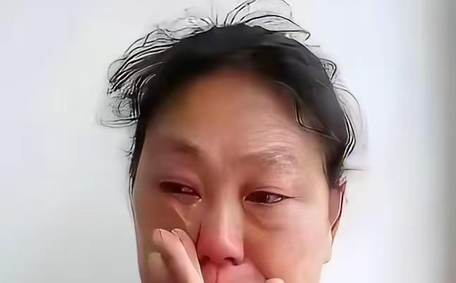“亲妈一张嘴，直接把儿子的‘金饭碗’给端了！”近日，上海一大妈做梦都没想到，自己