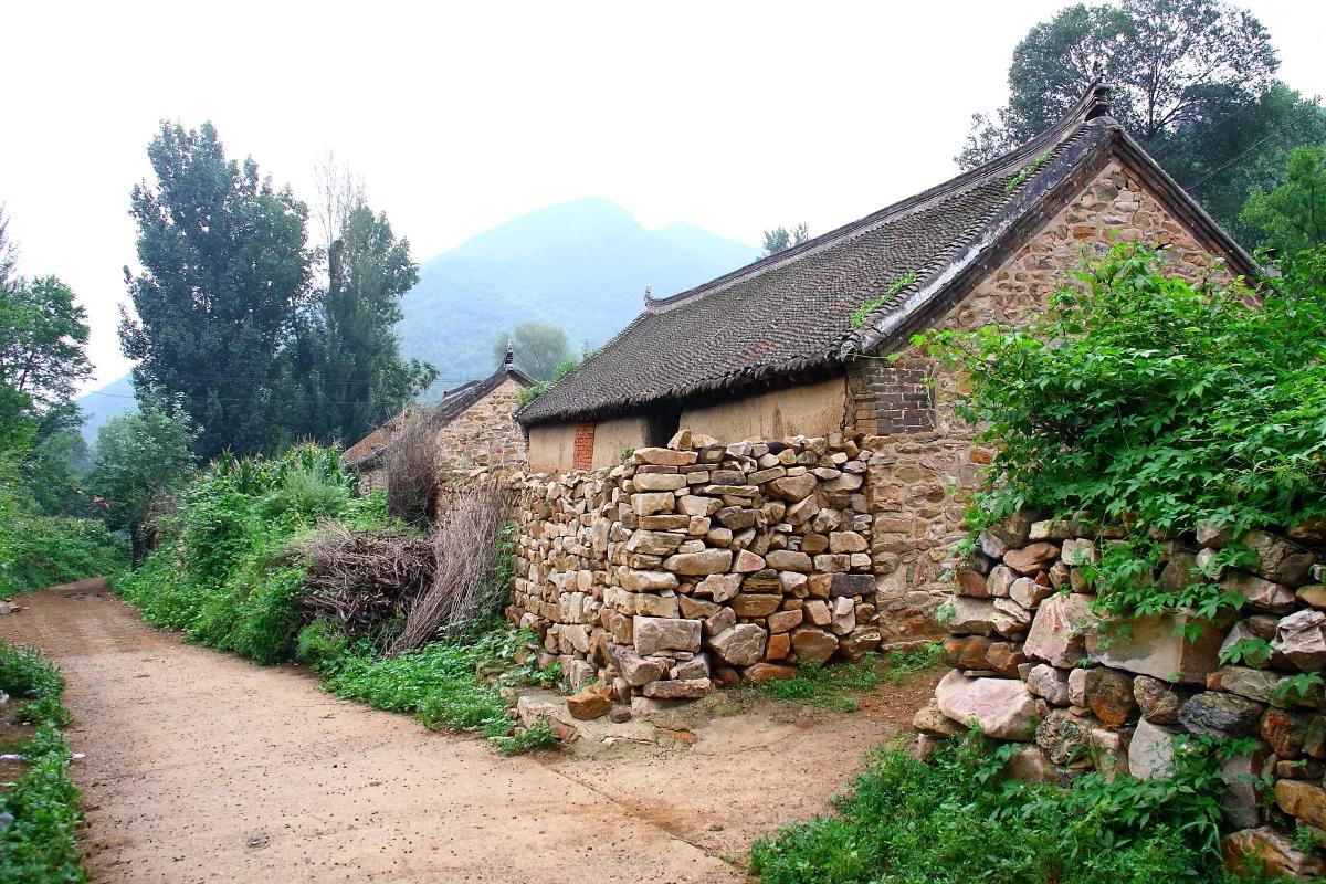我的家乡在辽西

这是辽宁省凌源市的一个小山村，这里有我的父老乡亲 ，世世代代生