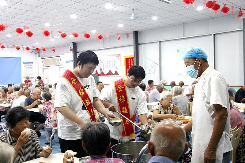现在的升学宴越来越盛行，当然了，升学宴承载着祝福与期许，能让孩子感受爱意，增强自