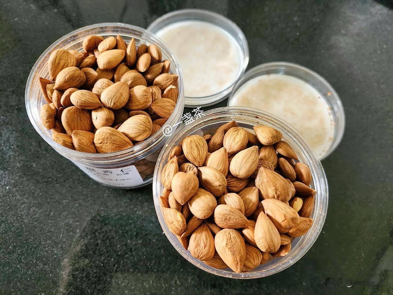 花33.76元在网上买了一斤熟杏仁今天到货，打开尝了尝像是用铁锅炒的，味道很浓也