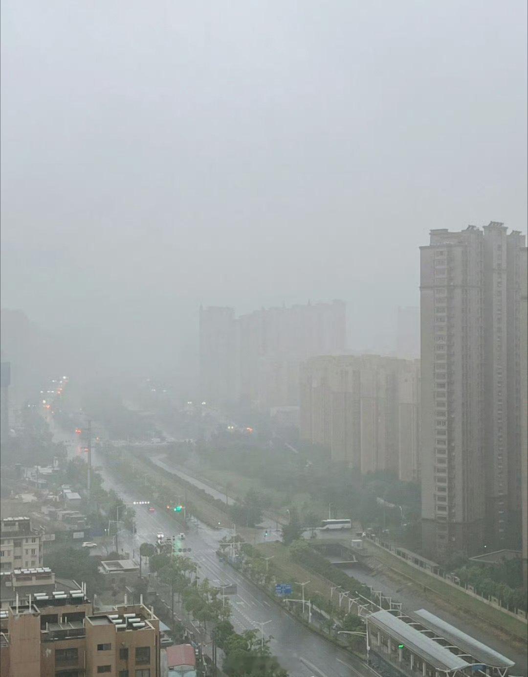 北京大雨这应该就是气象学上说的厄尔尼诺现象吧…… 