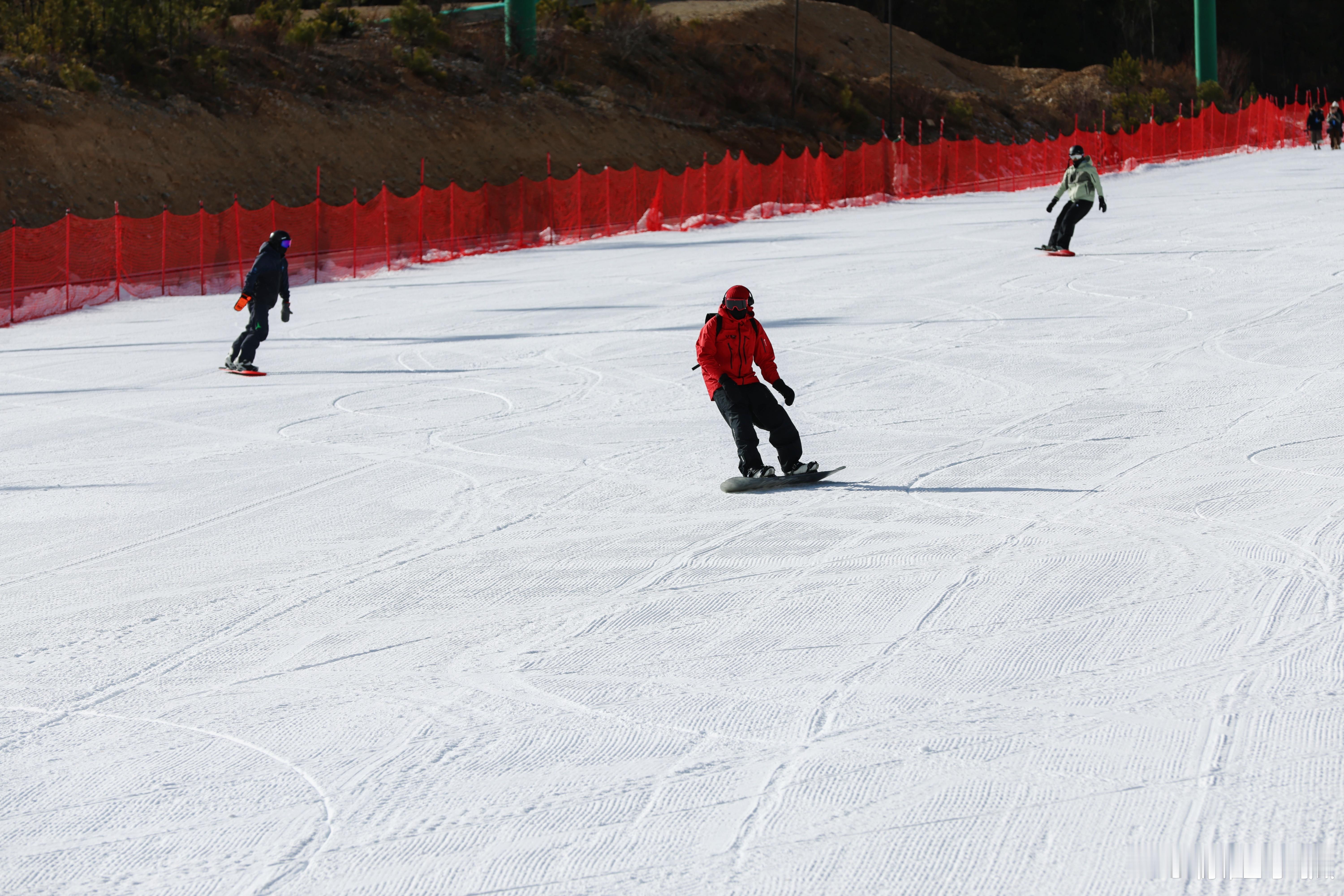 冬季到云南来旅居打破对云南的固有想象，冬日的迪庆藏着别样惊喜。雪山上的皑皑白雪，
