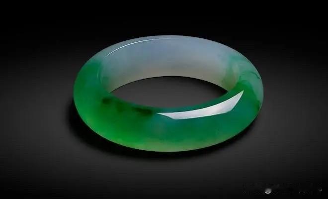 今天照例打开头条后台，看着流量直线下降，说不失落是假的。毕竟，谁不希望自己的付出