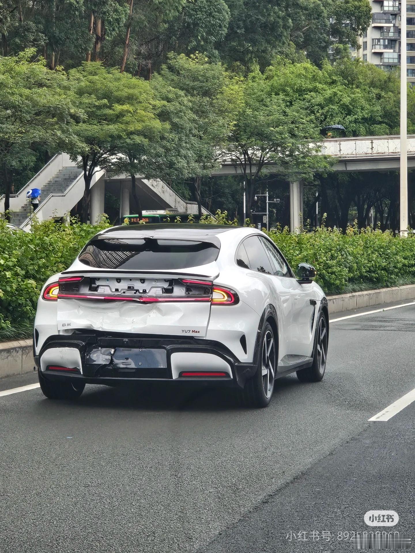 小米YU7全国首撞?被埃安Y给追尾了……小米YU7小米汽场全开 ​​​