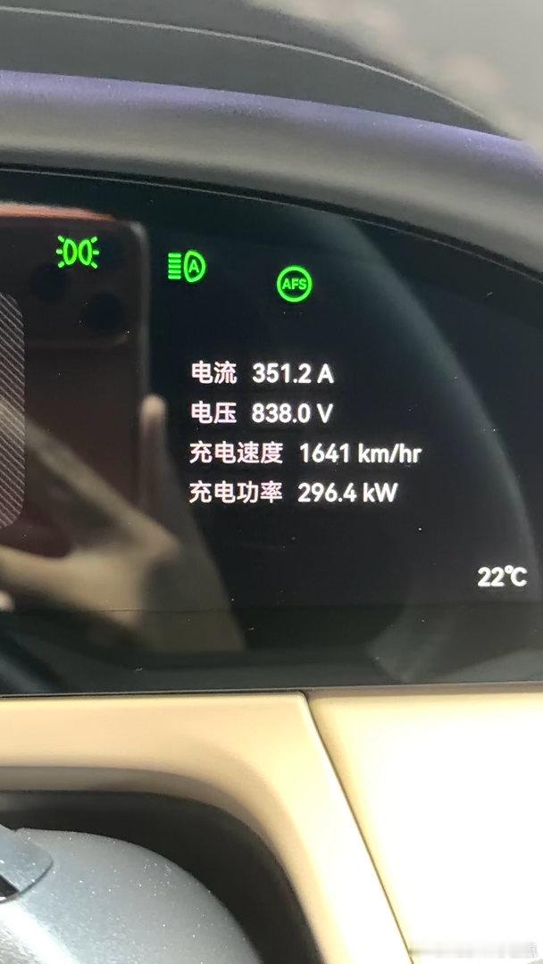 看来理想超充是不会锁功率的昨天群友5C充别的车180多kW我一度以为是理想超充不